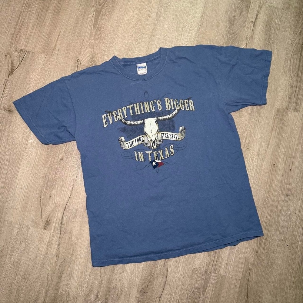 Y2K Gildan Lone Star State Texas "EVERY THINGS BIGGER IN TEXAS" Graphic Tee